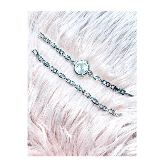 Tarnish Free Women’s Watch with Matching Bracelet for Small/Petite wrists - Picture 11 of 13